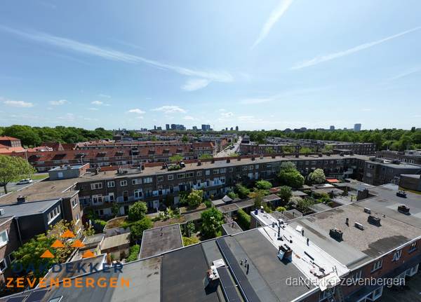 Luchtfoto van daken en dakgoten in Zevenbergen