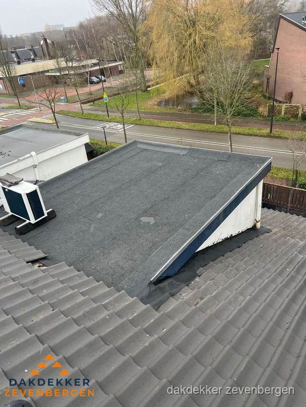 Plat dak met bitumen isolatie en dakbedekking in Zevenbergen Plat dak met bitumen isolatie en dakbedekking in Zevenbergen