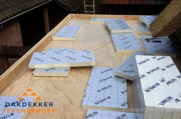 PIR isolatieplaten leggen op plat dak in Zevenbergen PIR isolatieplaten leggen op plat dak in Zevenbergen