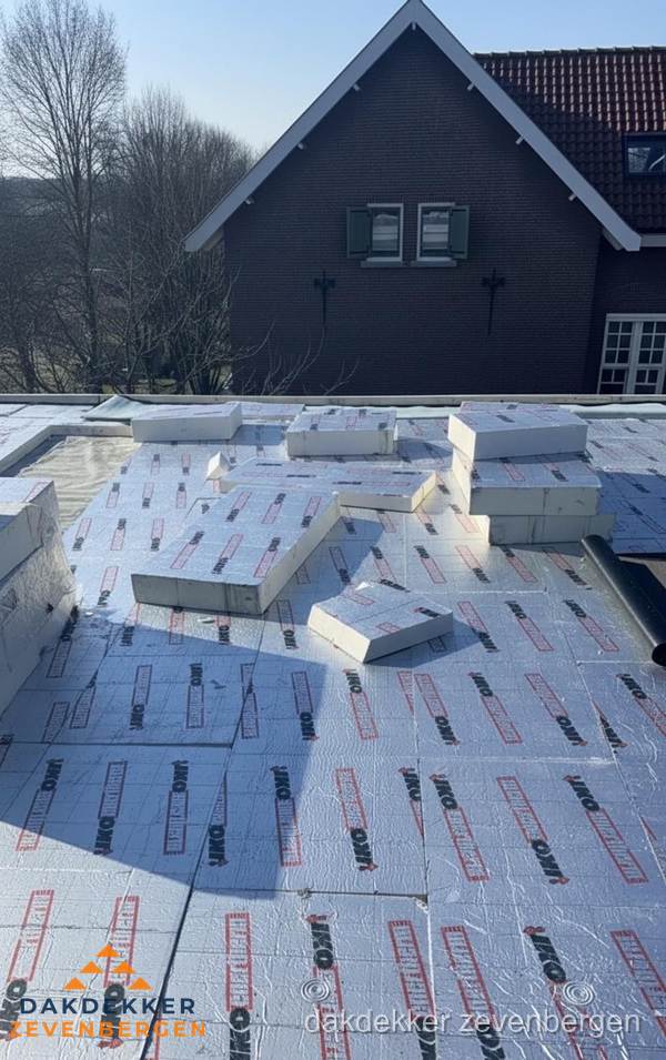 IKO PIR isolatieplaten op plat dak in Zevenbergen IKO PIR isolatieplaten op plat dak in Zevenbergen