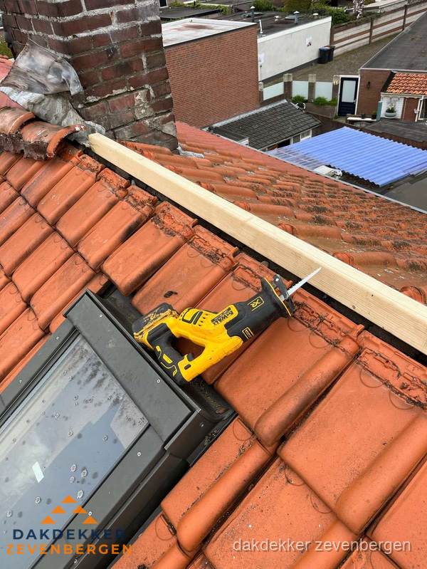 Kosten dak vervangen: werkzaamheden aan pannendak in Zevenbergen Kosten dak vervangen: werkzaamheden aan pannendak in Zevenbergen