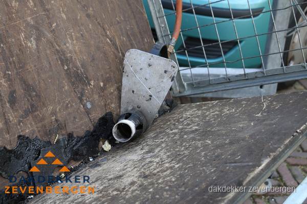 Dakdekkers gasbrander voor bitumen werkzaamheden in Zevenbergen Dakdekkers gasbrander voor bitumen werkzaamheden in Zevenbergen